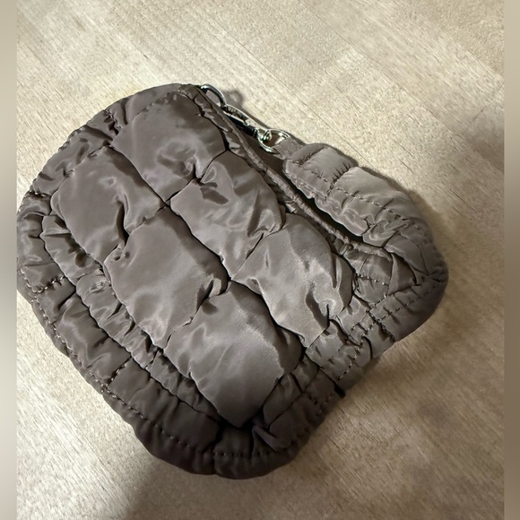 HUGOOME Large Chocolate Brown Quilted Puffer Tote with Mini Pouch NWT - Picture 3 of 11